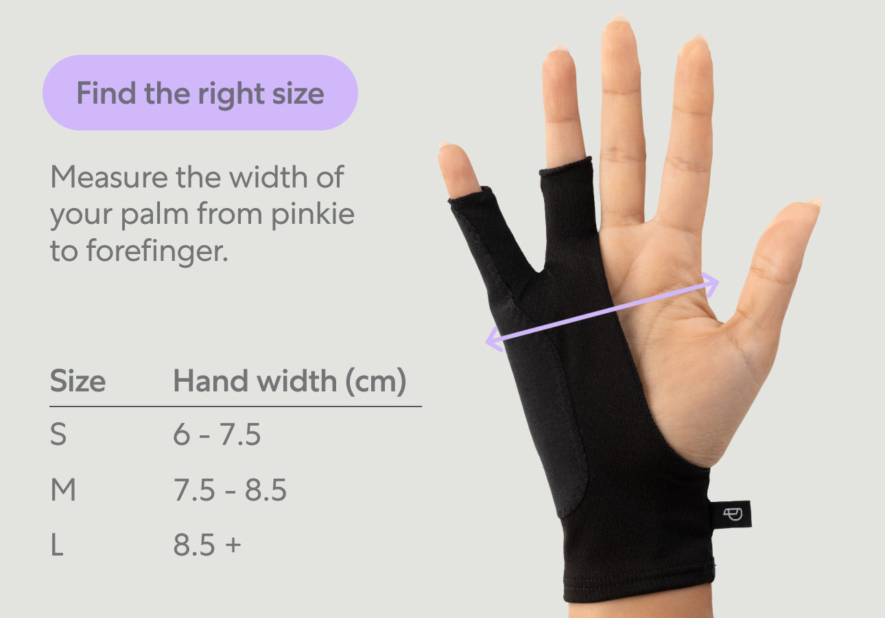 An image of a hand held upright wearing Paperlike’s Drawing Glove with a purple arrow running across the width of the hand. To the left is a sizing chart and instructions on how to measure your hand.