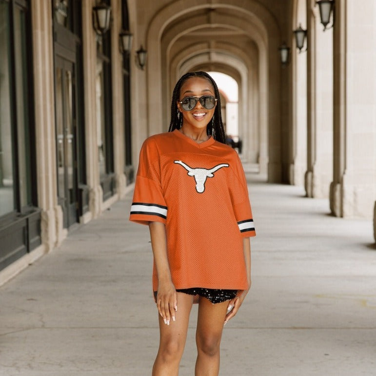 DALLAS COWBOYS ELITE ELEGANCE STUDDED SLEEVE DETAIL MODERATE LENGTH SHORT  SLEEVE CROPPED TEE