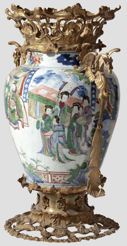 Chinese Shoulder Vase of the Ming or Qing dynasty 