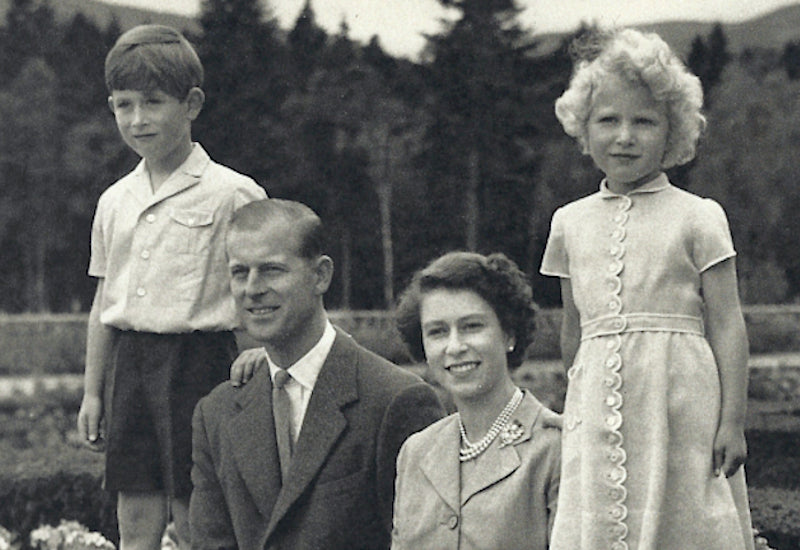 Paul Fraser Collectibles | A timeless portrait of the Queen and her family in 1955