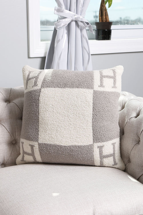 Reversible Ombre Designer Inspired Fleece Blanket - Kendry Collection–  Kendry Collection Boutique