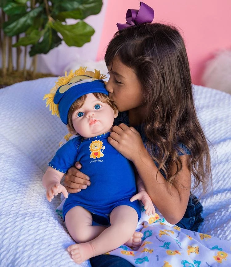 Try out new hairstyles with your dolls, or hats and hair accessories on your reborn dolls