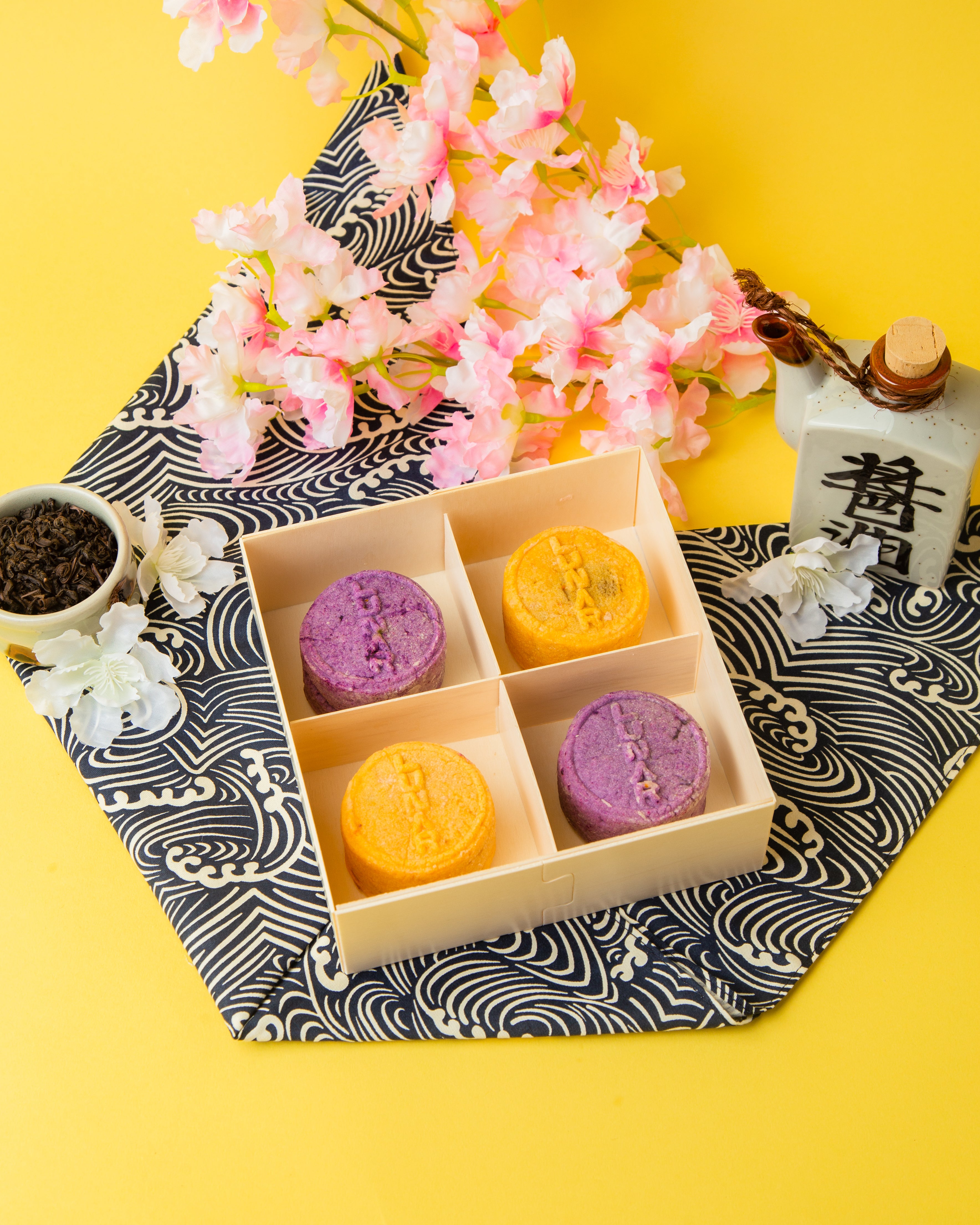 Matchall Assorted Lava Custard Mooncake Luxury Gift Box - 8 Pieces