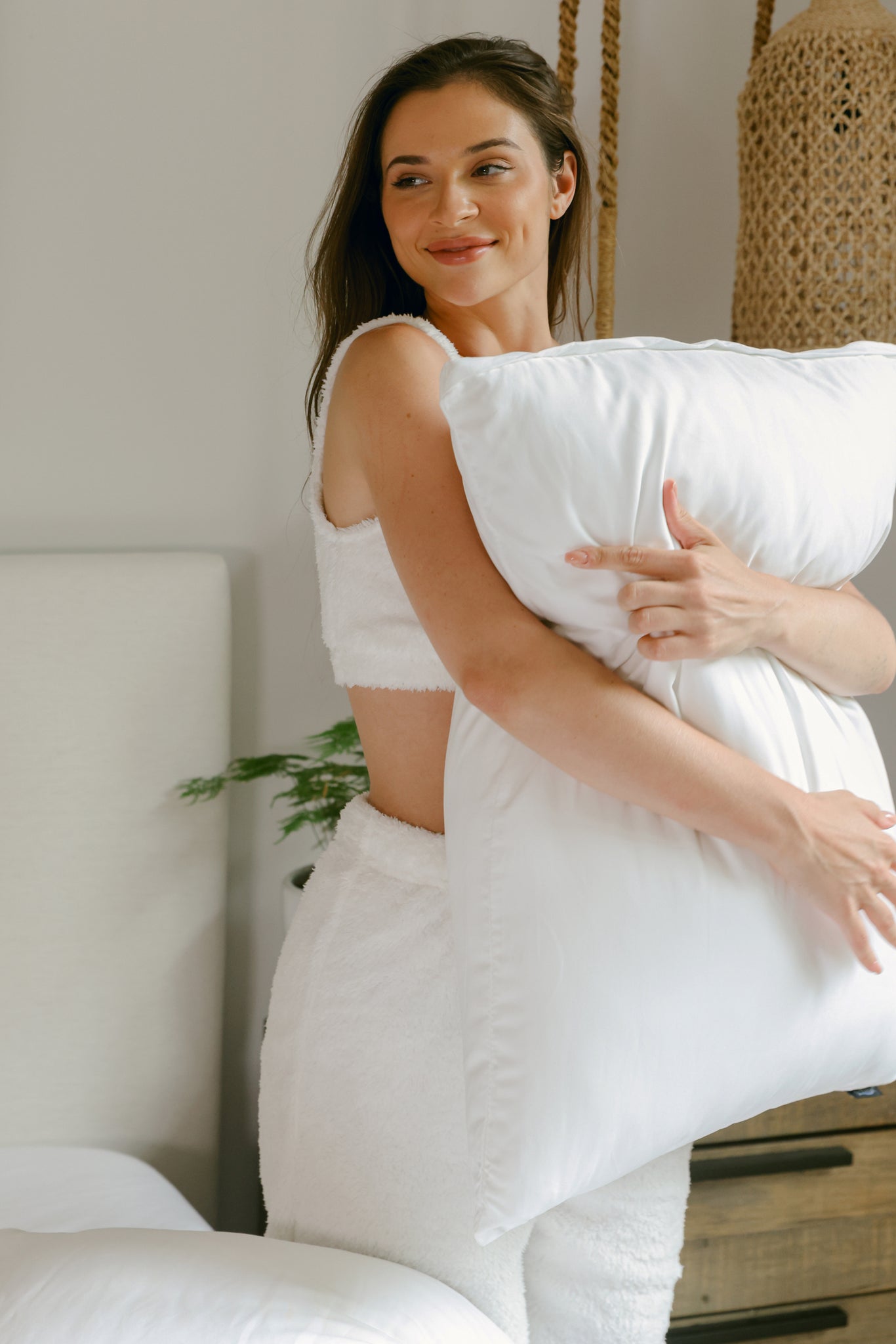 Pillow protector's breathable fabric design for comfort