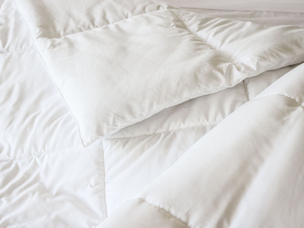 Lux Down Alternative Duvet Insert / Comforter in white