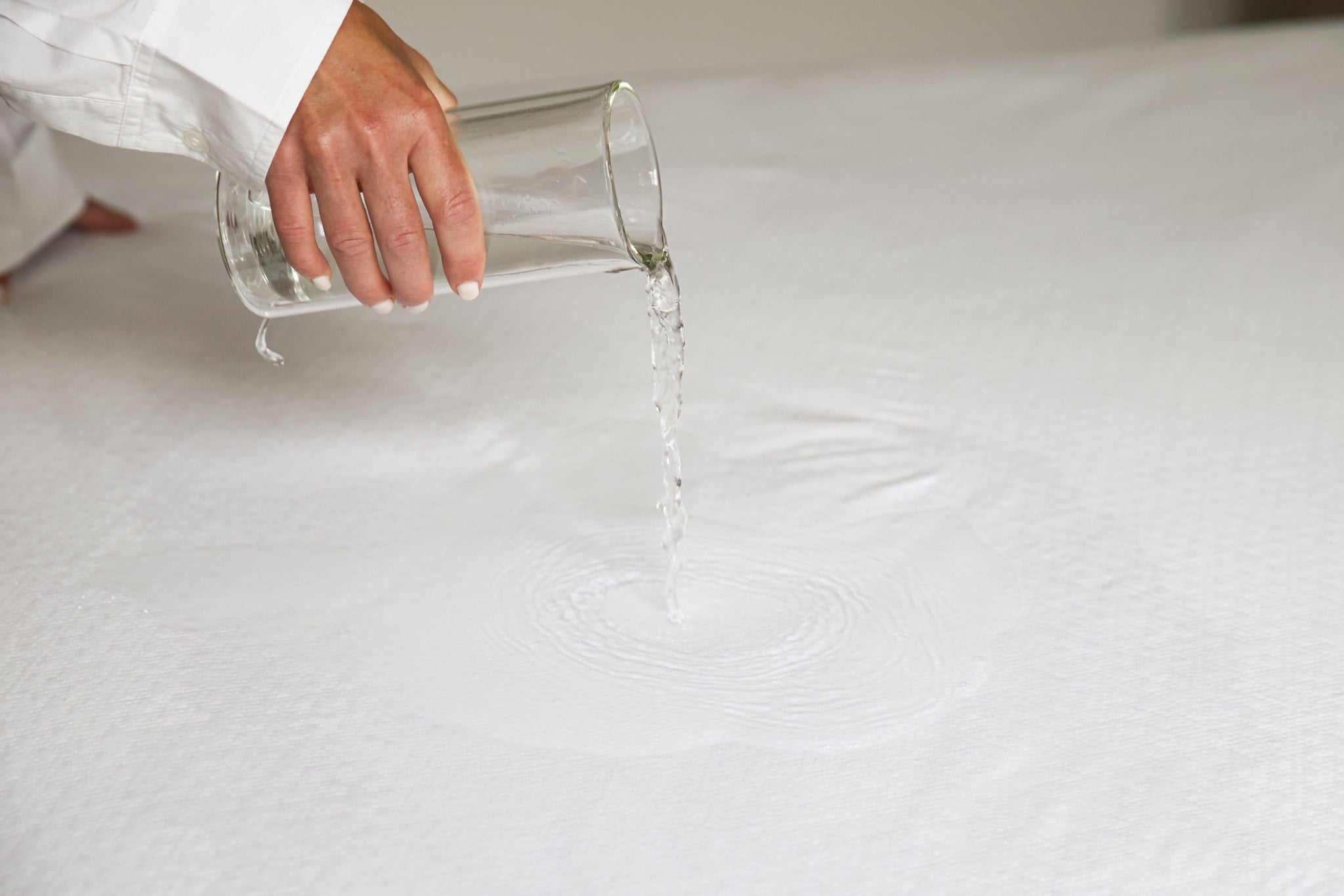 Waterproof mattress protector - protecting against spills and stains