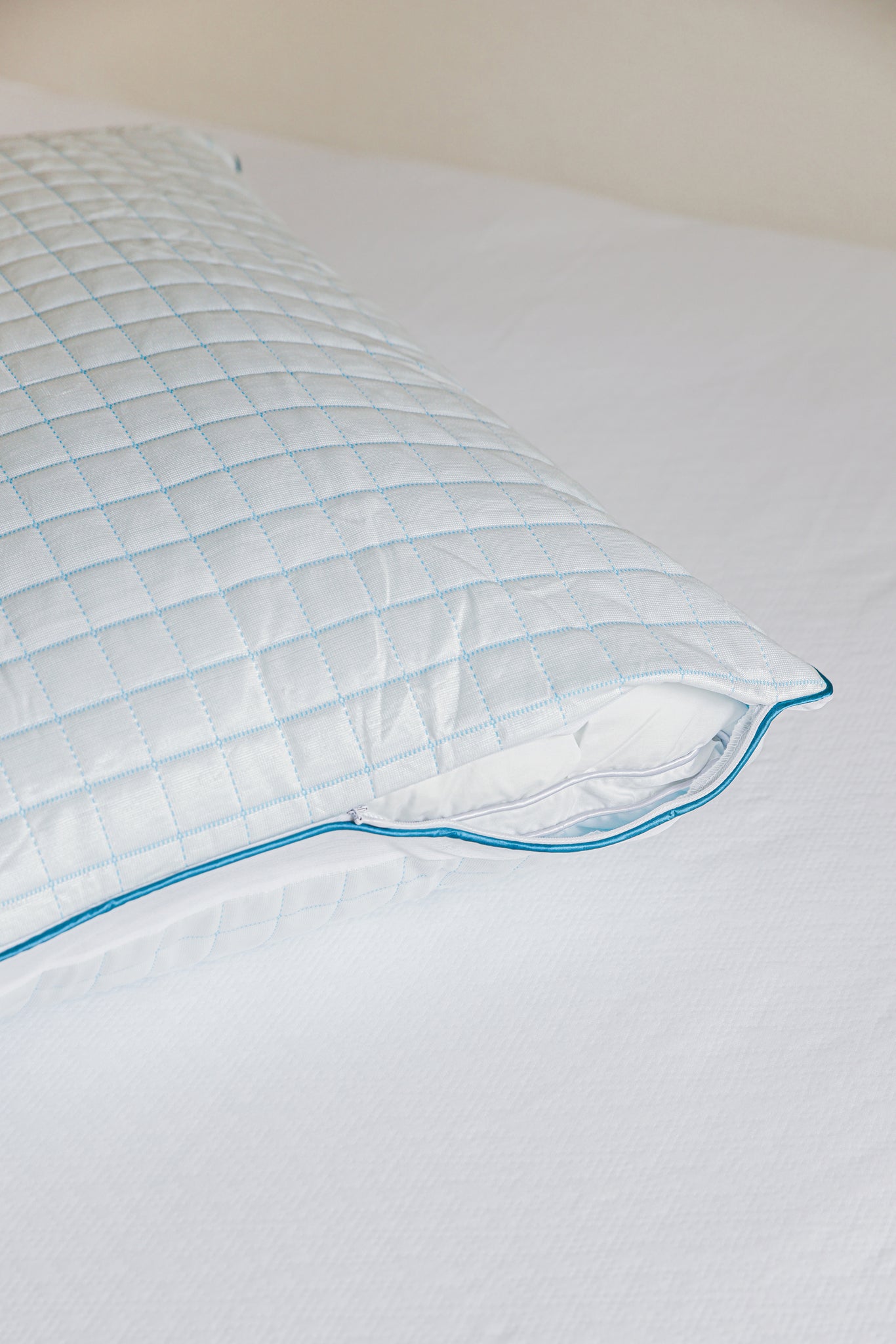 Extreme Cool Technology in the Jumbo Cooling Pillow Protector