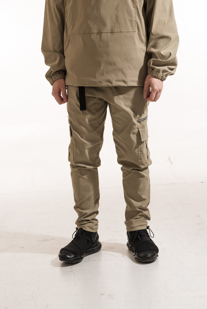 cargo pants with tech pocket