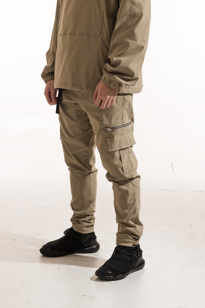 cargo pants with tech pocket