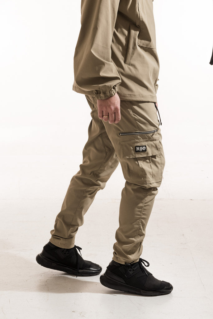 cargo pants with tech pocket