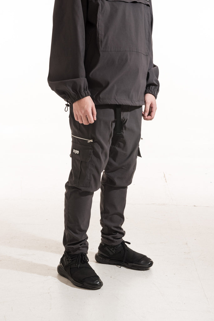 cargo pants with tech pocket