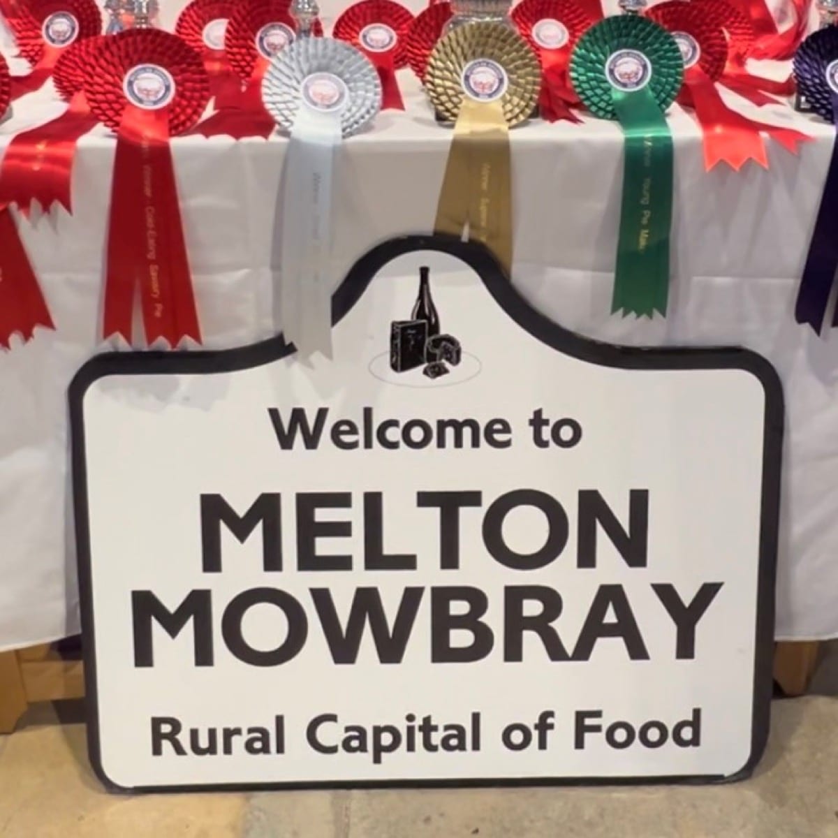 A sign welcoming visitors to Melton Mowbray