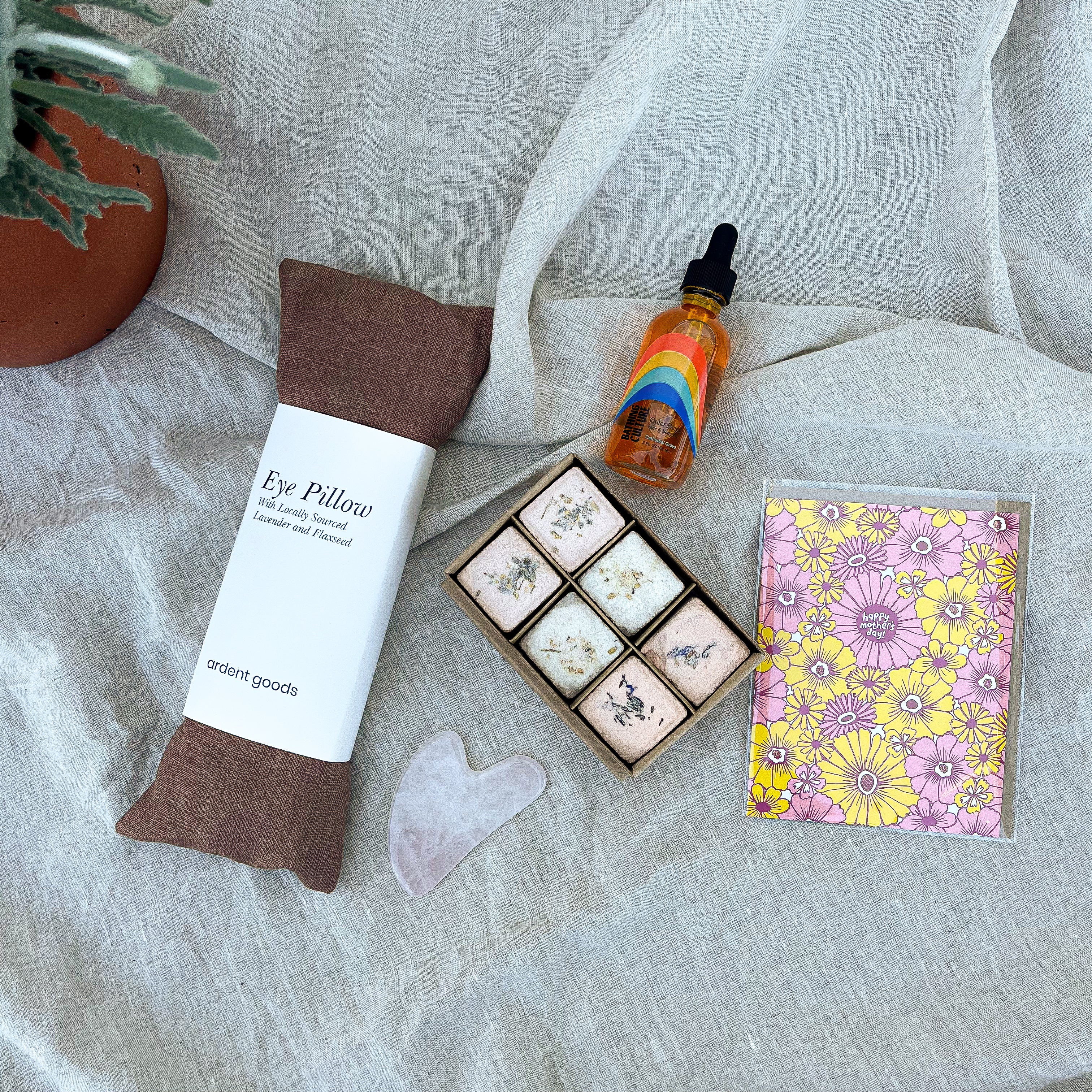 Self Care Clean Beauty Gifts for Mother's Day | Thread Spun Blog