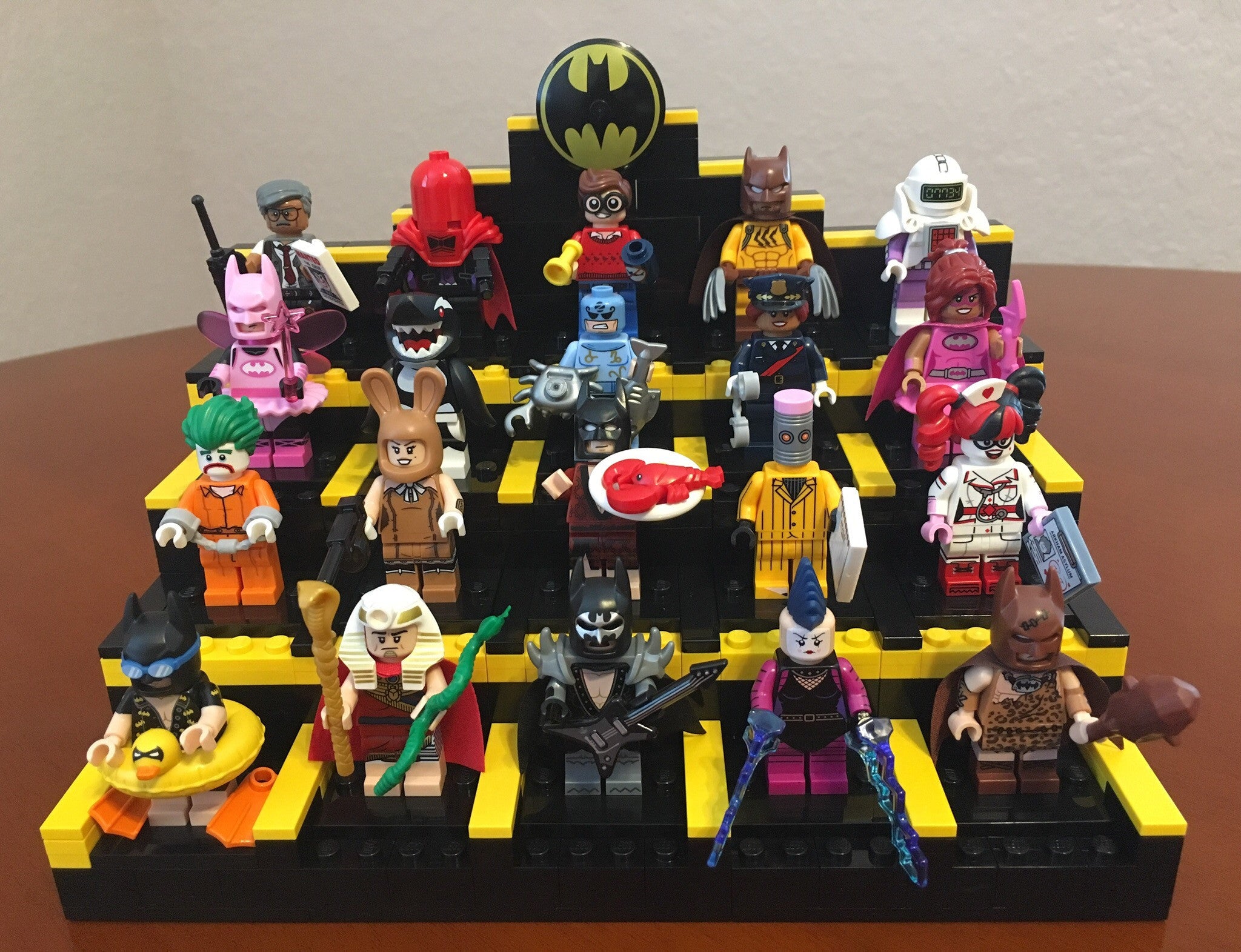 100 lego minifigures