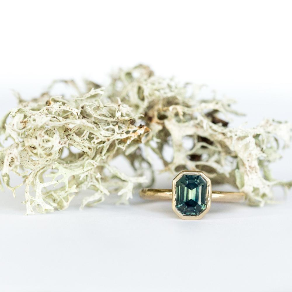 anueva.jewelry.emerald.cut.sapphire.low.profile.bezel.yellow.gold_1_of_12_2000x.jpg