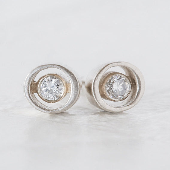 small diamond stud earrings