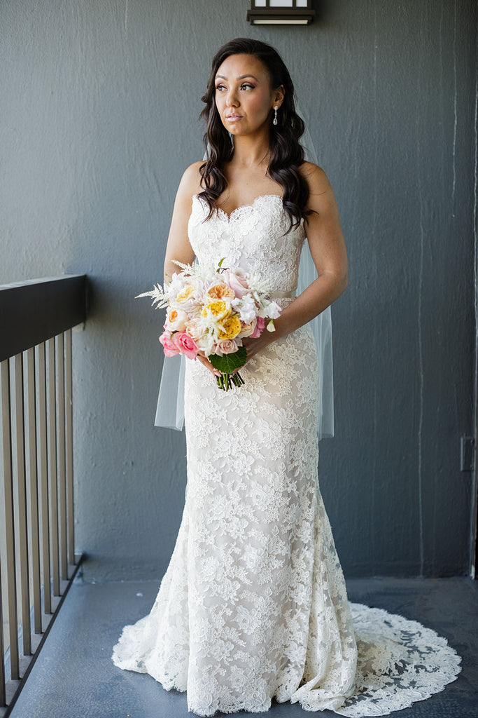 bride with pastel bouquet