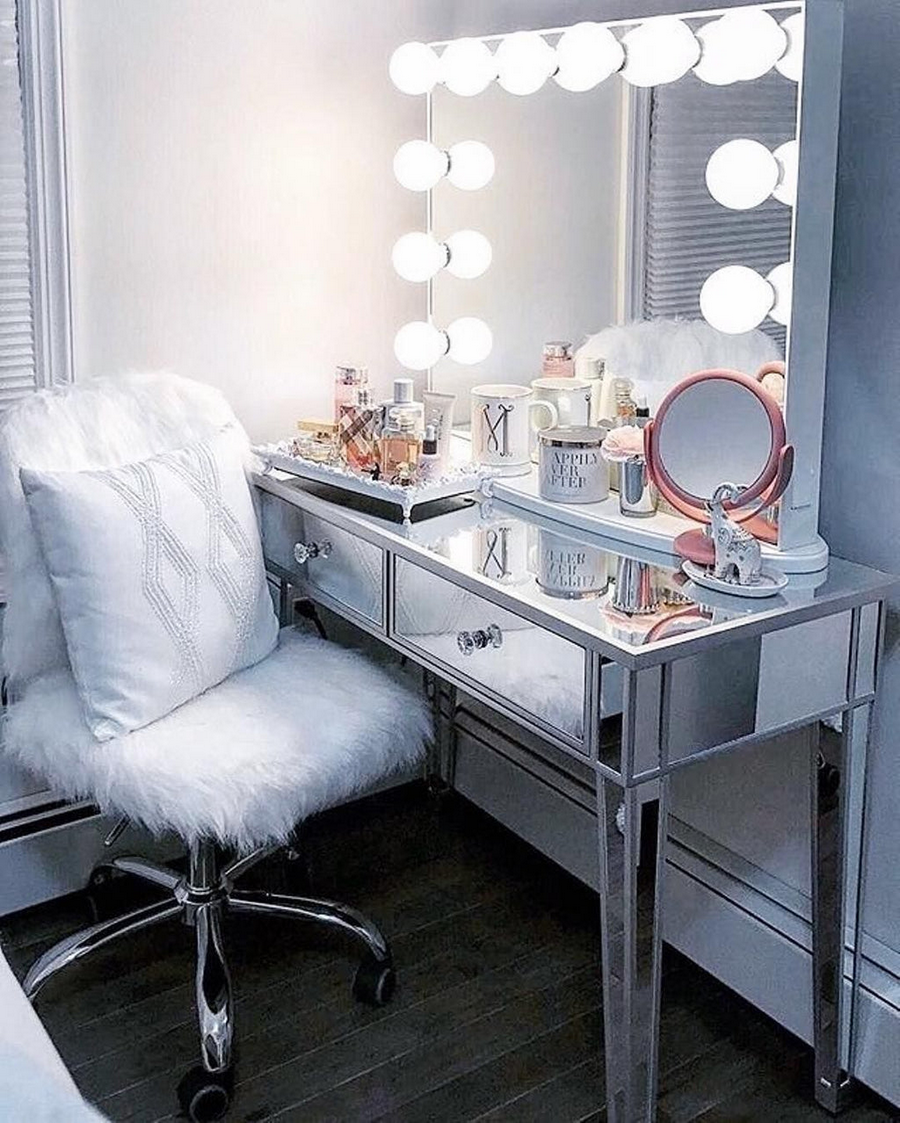 Vanity mirrors and faux fur chair to bring back glamorous Hollywood