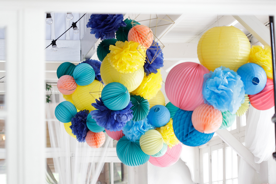 Paper lanterns to bring an outbust of color pops