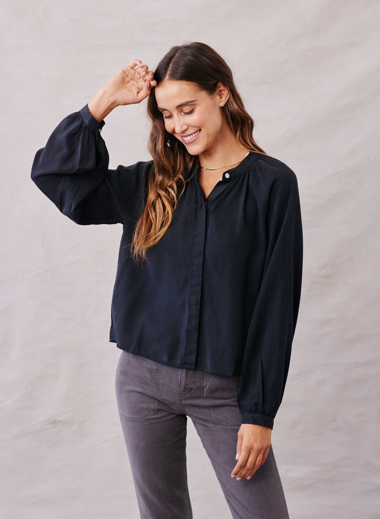 Image of Bay Shirred Raglan Shirt - Vintage Black