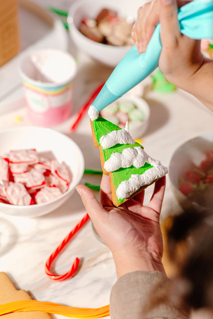 How to build a gingerbread house with XO Marshmallow