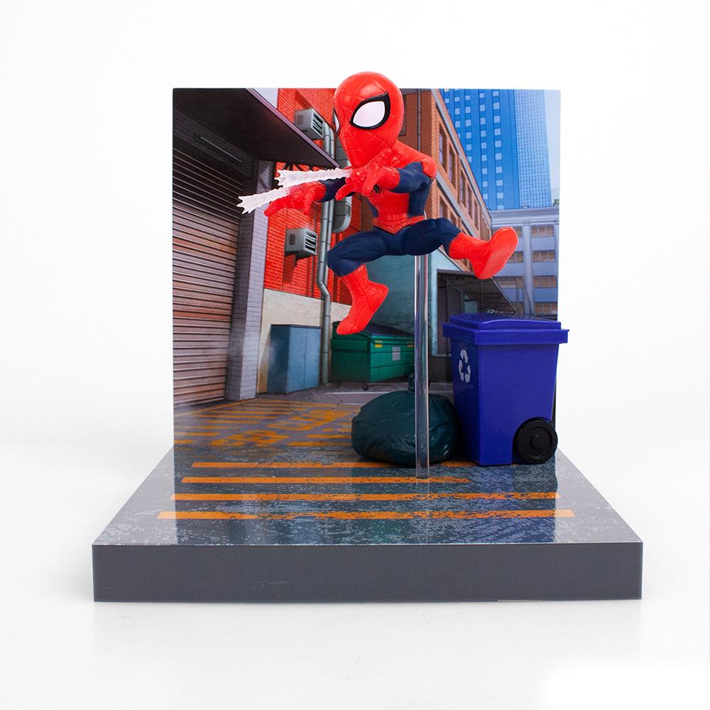 Figura con escenario Spiderman Superama Marvel | Novelmex