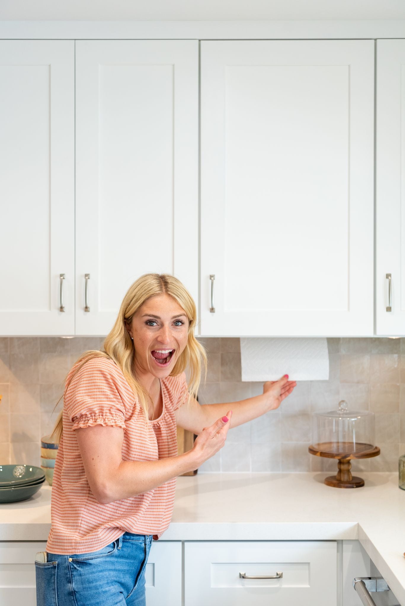 11 Clever Hidden Paper Towel Holder Ideas for a Kitchen - Trendy Drafts