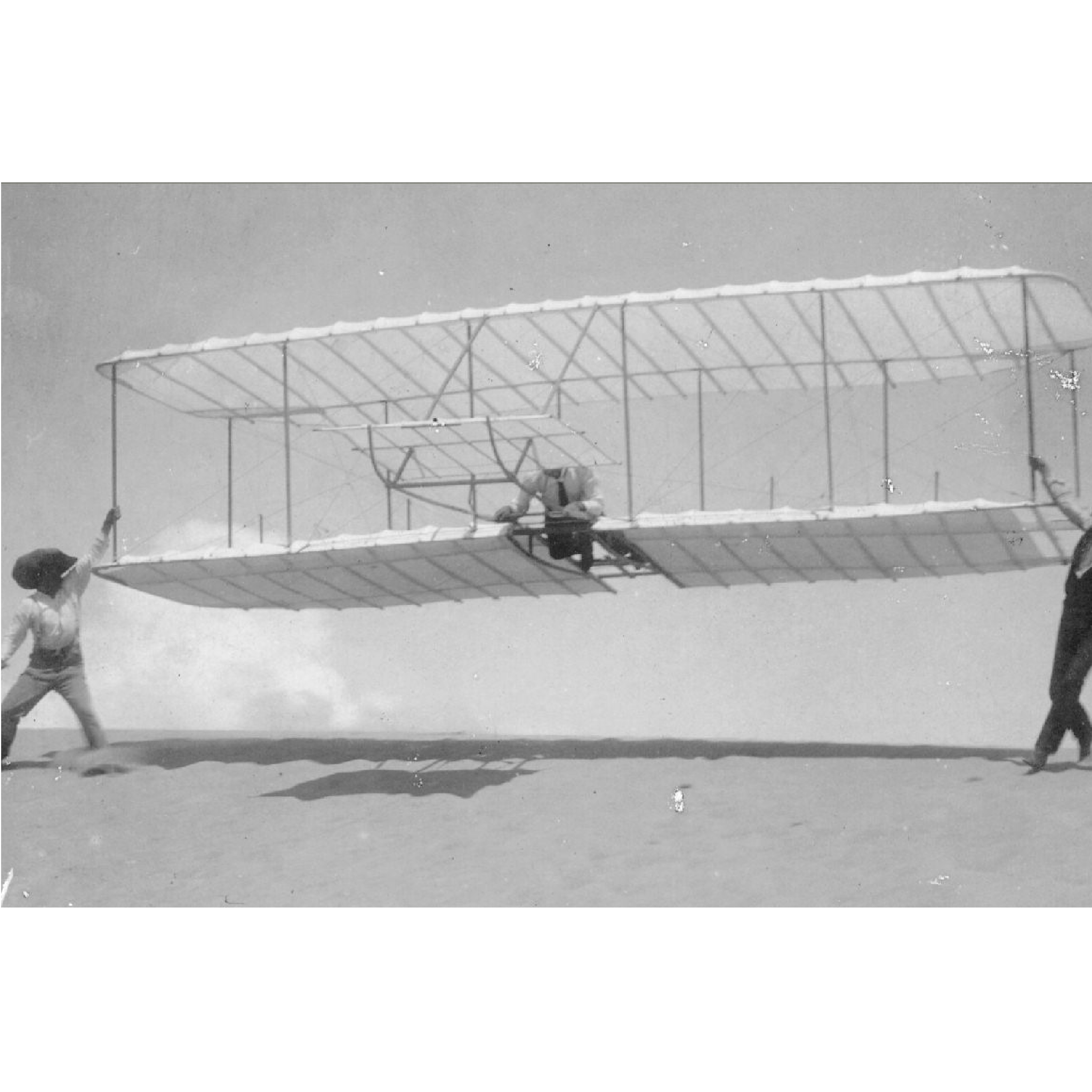 Про первый самолет. Первый полет братьев Райт 1903. Братья Райт первый самолет. Летательный аппарат братьев Райт. Первый планер братьев Райт.