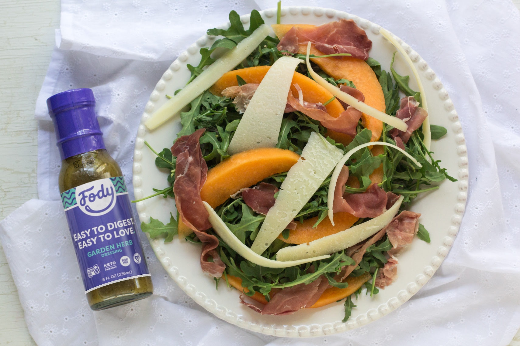 low-fodmap-arugula-prosciutto-melon-salad