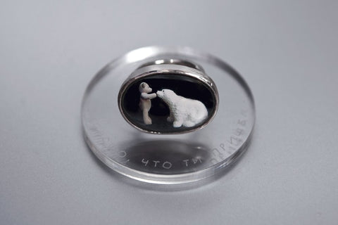 Teddy-bear’s silver ring with photo, rock crystal and Latin inscription around the ring "Good of you to come"