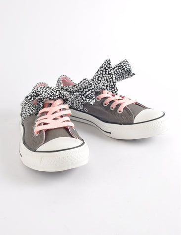 converse slip on with bow