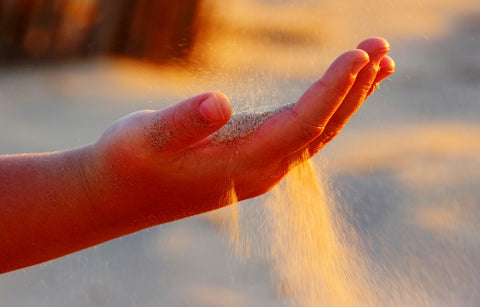 sand in hand