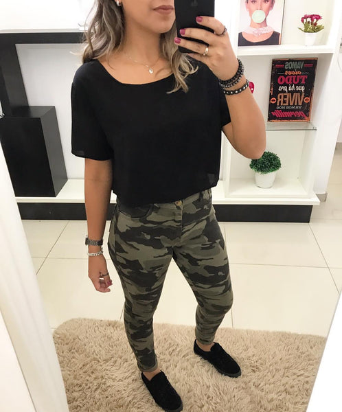 que blusa usar com calça camuflada