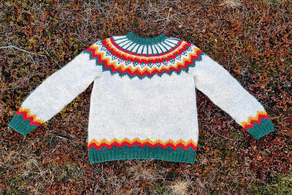 Handmade Icelandic wool jumper with traditional pattern