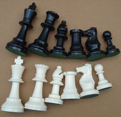 Lot of 32 Medieval Chess Pieces/Plastic Weighted Full Complete Chess Pieces