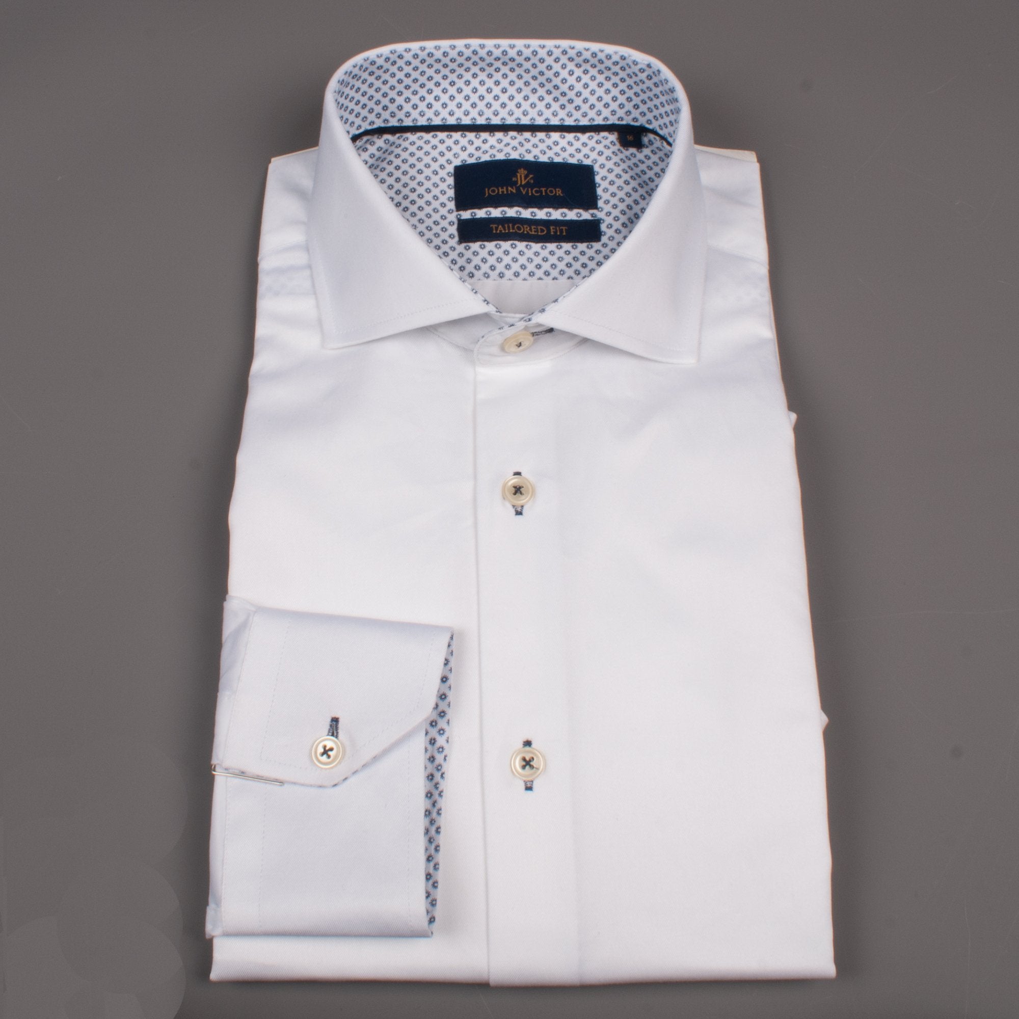 White Cutaway Collar Shirt – John Victor