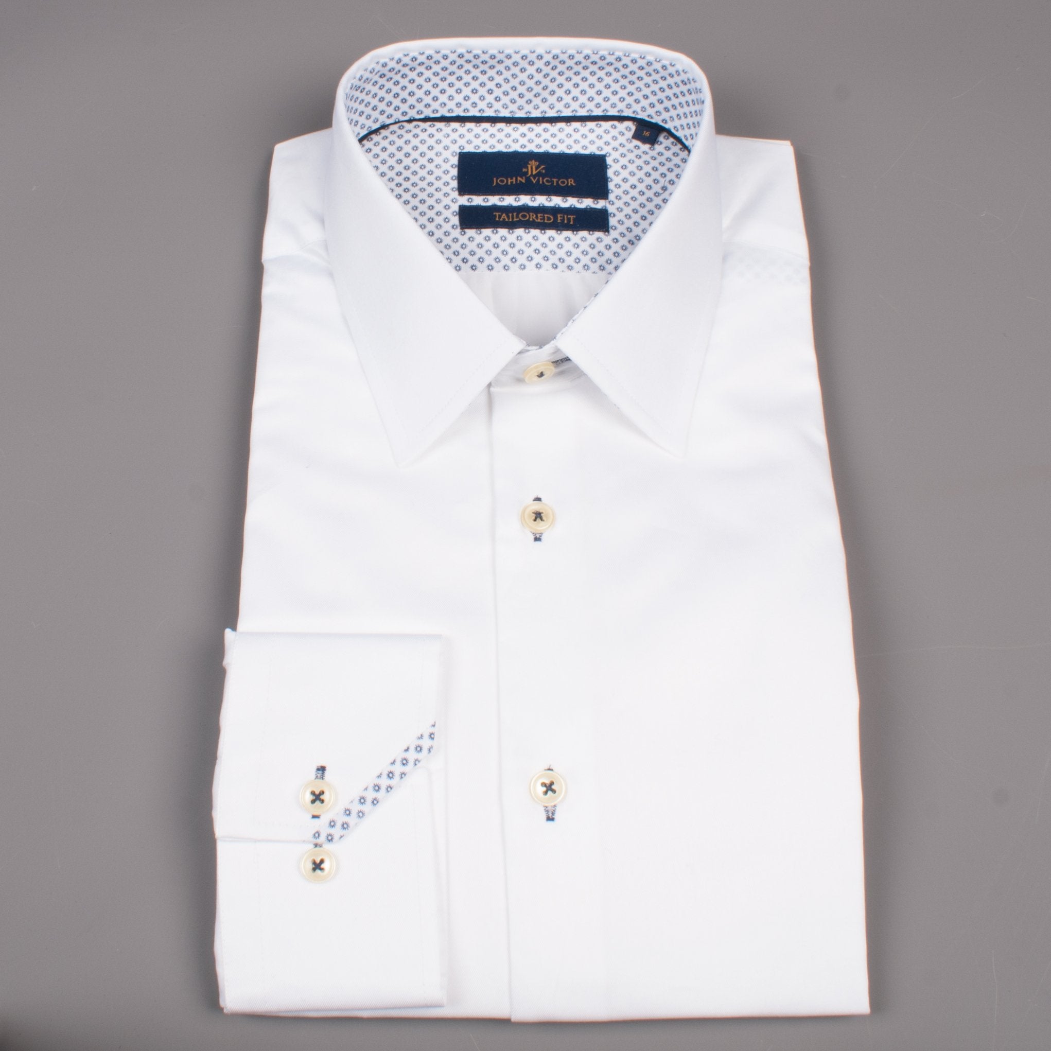 White Pointy Collar Shirt – John Victor