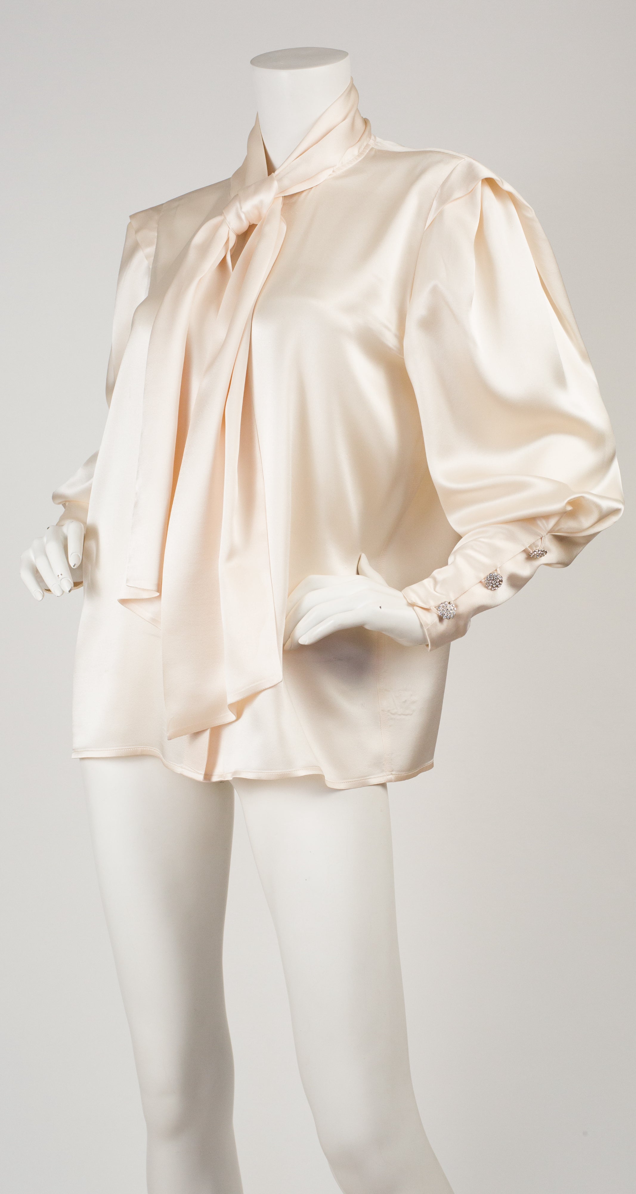 Akris 1980s Vintage Cream Silk Ascot Tie Blouse – Featherstone Vintage