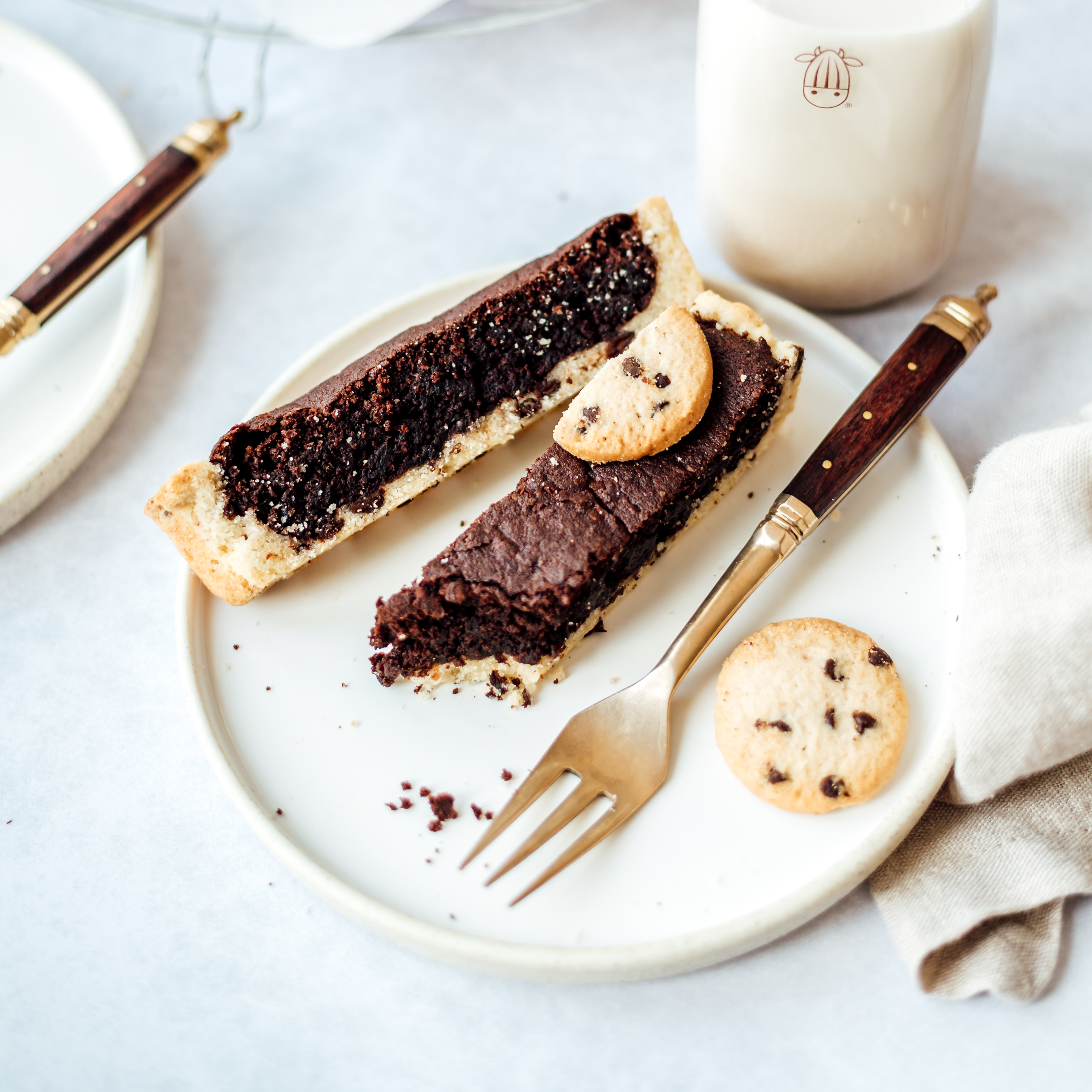 Brookie Tart with blue frosting and cookie decoration