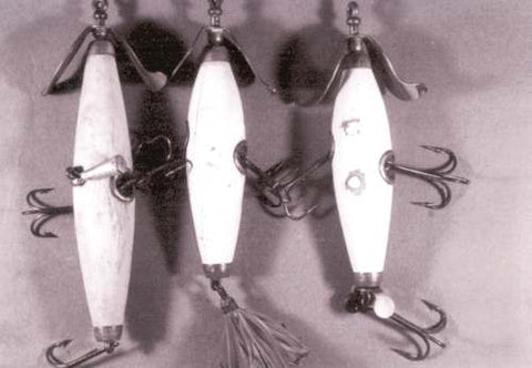 Above:  (left) 1902 Dowagiac Underwater Minnow.  It had no eyes, marine brass large front propeller with no name on the prop and one outside hung lead belly weight.  (center) 1902 Underwater Minnow.  (right) 1903 Underwater Minnow with non working tail propeller is the second version.
