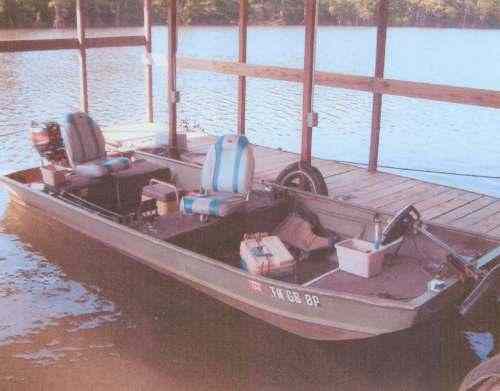 Mr. Harbin's 15 foot by 42 inch  #1542 Monarch aluminum boat powered by a 2002 25 HP Mercury motor with PT-130 power trim/tilt.  It is equipped with manual or auto bilge pump, running lights, depth finder, sound whistle, paddles, limb saw, big fish gaff (bass or gars), trolling motor and custom pedestal bass seats.