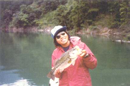 Mr. Masamichi Yamada landed this 19-1/5" bass September 20, 1982 on Lake Ikehara.  He was using a chartreuse spinner bait when he caught this nice bass.