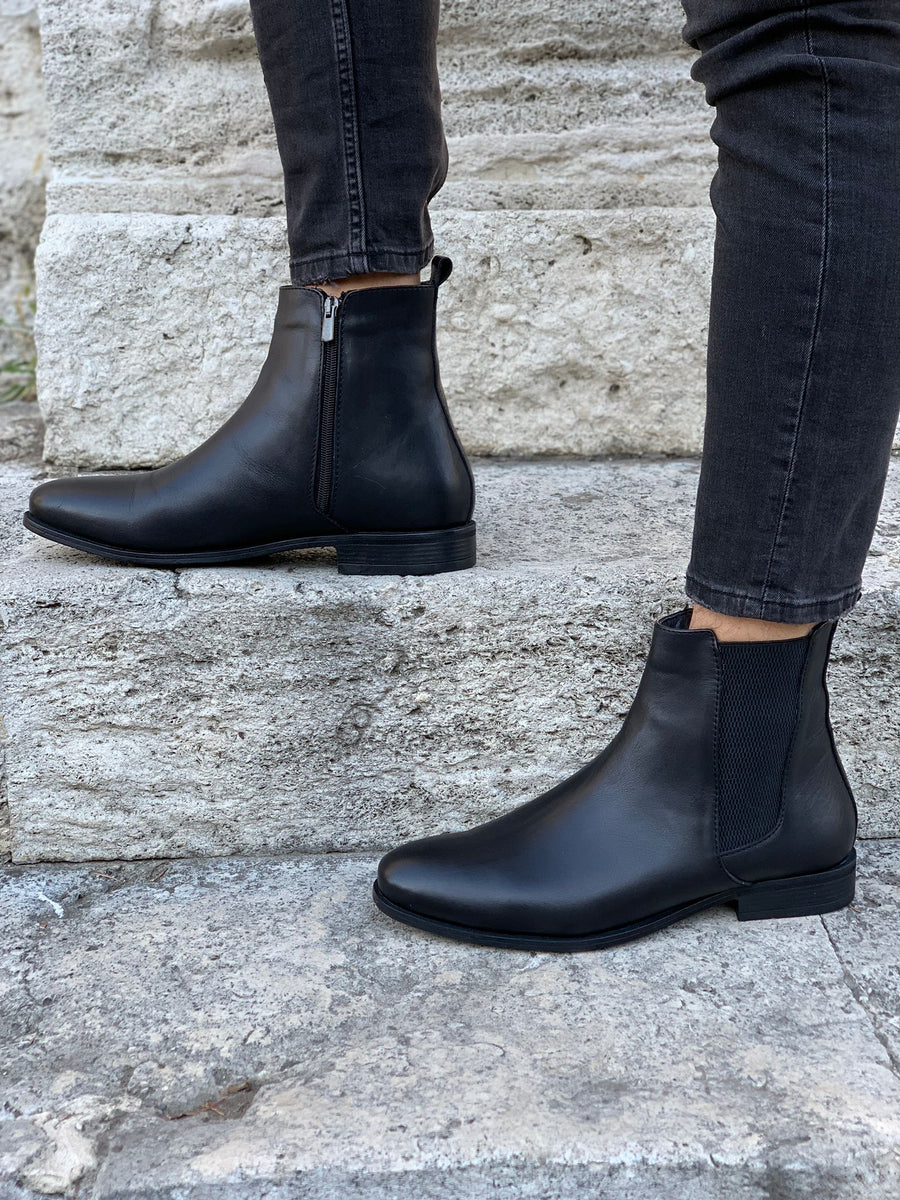 Mantoni Black Leather Chelsea Boots – Brabion