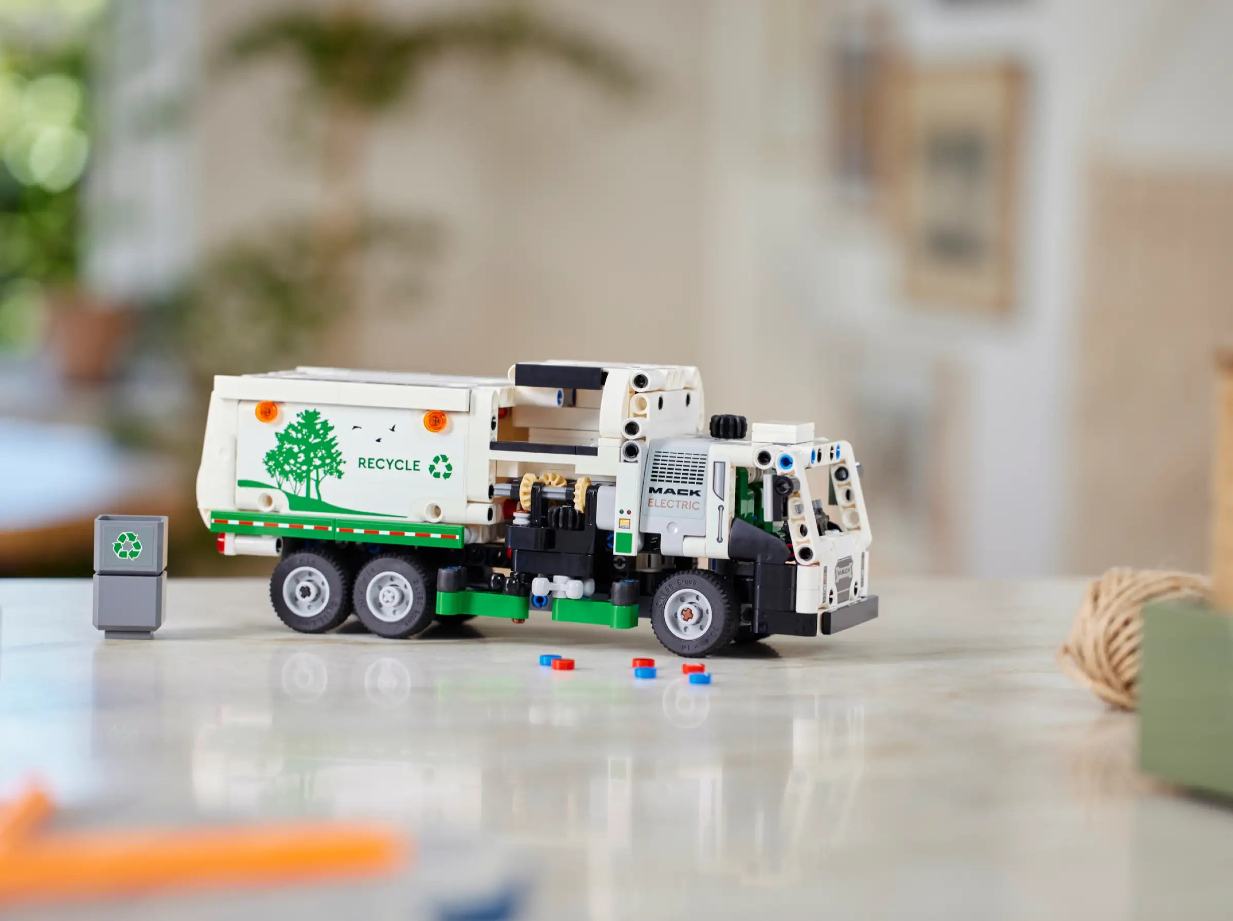 LEGO 42167 Mack LR Electric Garbage Truck