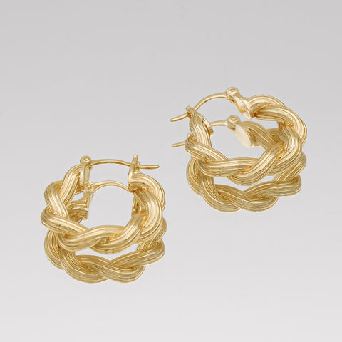 Textured gold hoop earrings - Hoop Earring Trends 2022