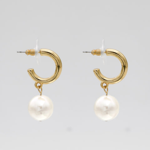 Winter jewellery trends 2021/2022 - Pearl drop small hoop earrings with charm