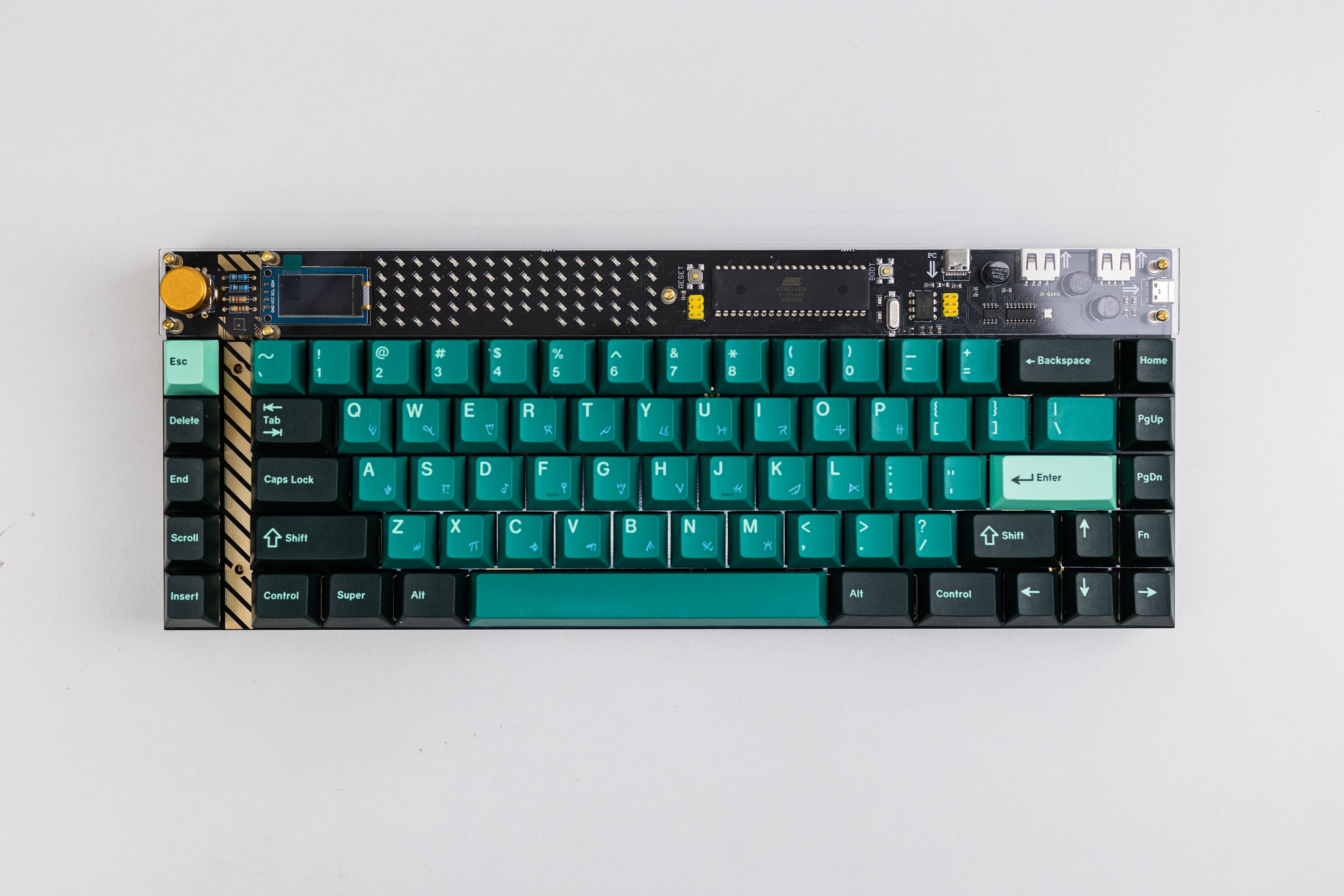 [In Stock] Lelelab Y2K 76 x GMK Terror Below PreBuilt Ready-to-use Keyboard Y2K 76 with GMK Terror Below Base / JWK Taro Bubble (+$0) / Assembled (+$20)