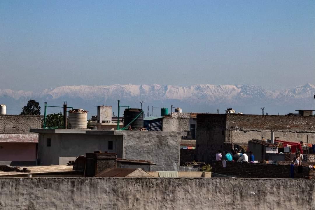 Mountain range in Himachal Pradesh visible