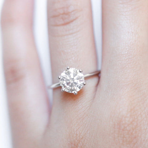 simple setting white gold round brilliant cut diamond engagement ring
