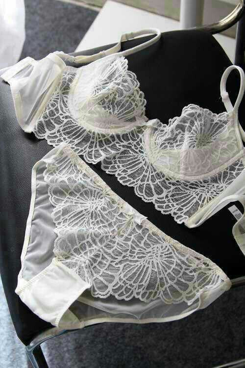 French Famous brand transparent bra romantic temptation lace bra set young  women underwear set push up bra and panty set 